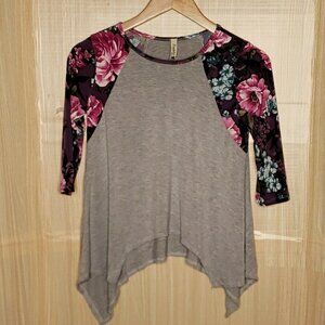 Pomelo Womens Grey Floral Raglan Sleeve Asymmetrical Top